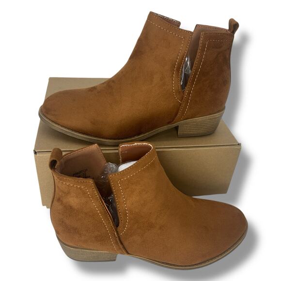 NEW Journee Booties Size 7.5 Classic Brown Suede Anke Boot Quiet Luxury NWT - Picture 1 of 11